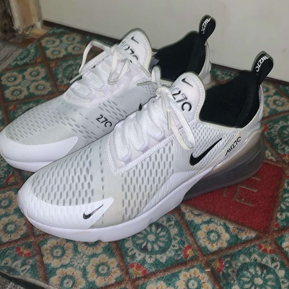 NIKE AIRMAX 270
